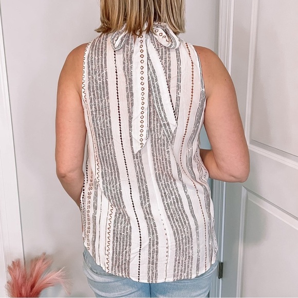 Women's Sleeveless Patterned Top in Ivory and Black - Picture 3 of 5